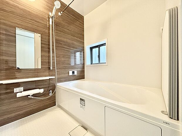 落ち着いた雰囲気でゆっくりお寛ぎいただけるバスルーム