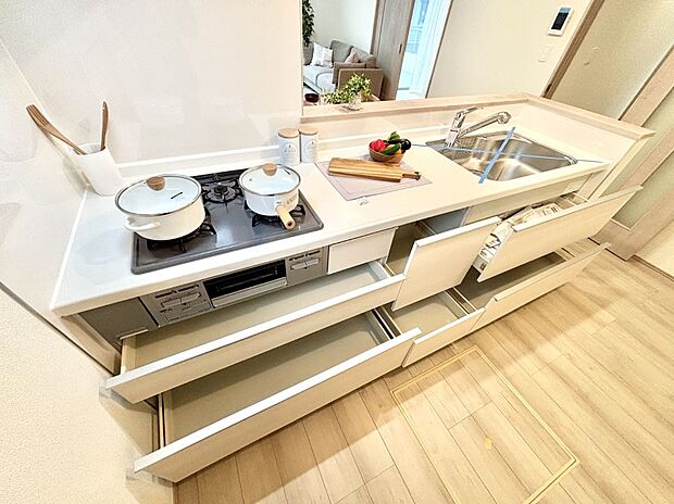 使いやすさを優先したスライド式収納タイプ！