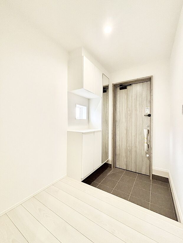 家族の帰宅やお客様をあたたかく迎える玄関