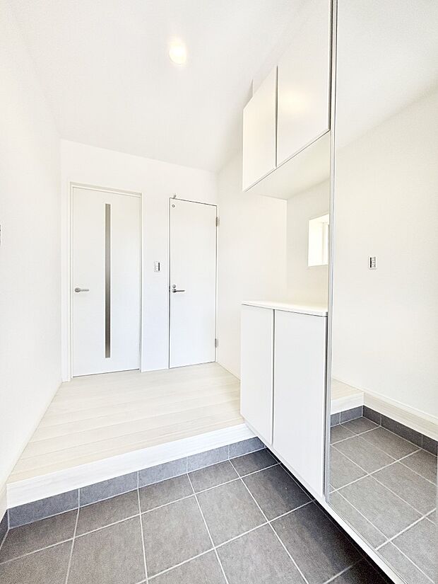 家族の帰宅やお客様をあたたかく迎える玄関