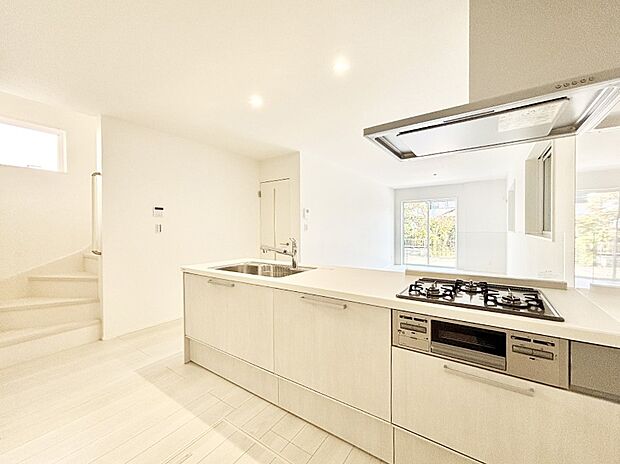 広々とした使い勝手の良いキッチンで日々のお料理も楽しくなりそう