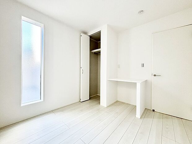 窓からのやさしい光が心地よいプライベートルーム