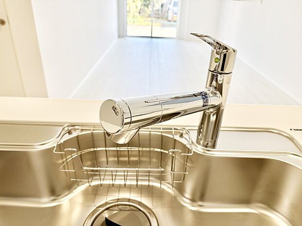 いつでも清潔なおいしいお水を。一つの水栓で水道水と浄水を使い分け。