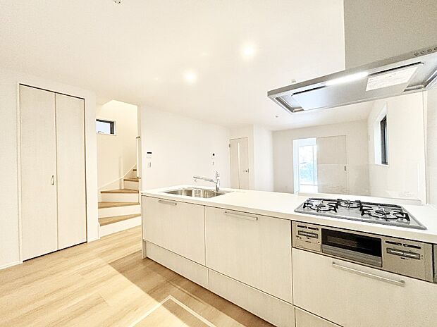 広々とした使い勝手の良いキッチンで日々のお料理も楽しくなりそう