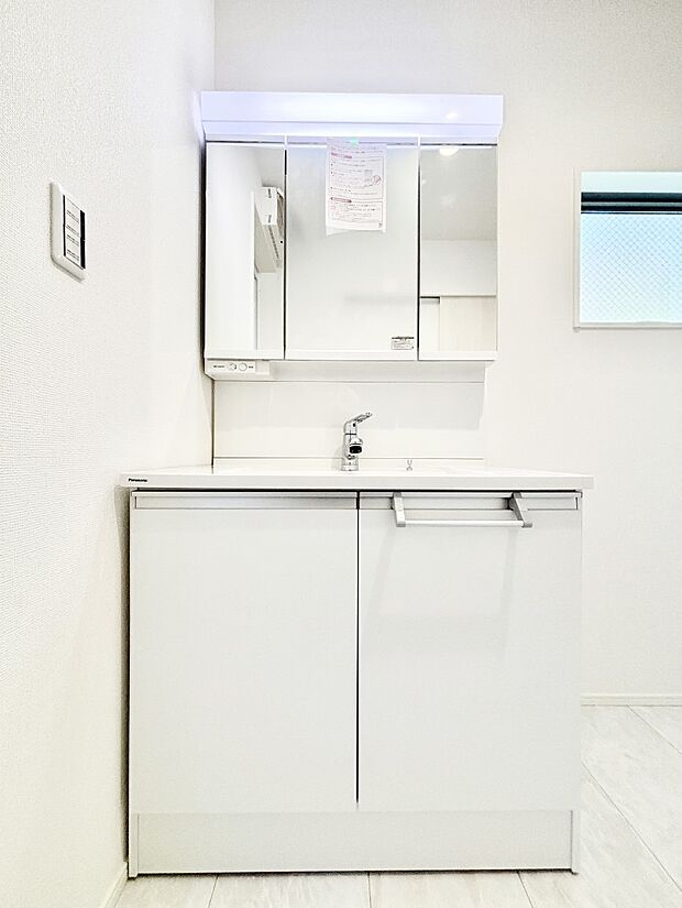 収納力と機能性に優れた洗面化粧台