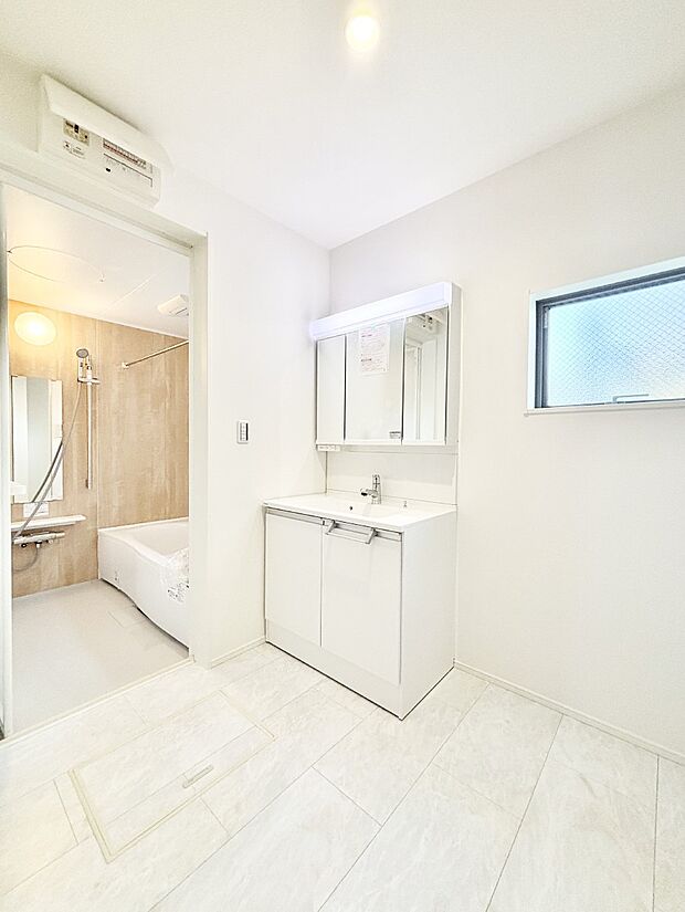 キッチンとの動線を考慮した水廻り集中設計で忙しい時間の家事もラクラク