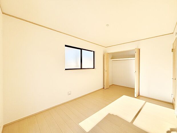 使いやすい形でベットや家具の置き方にも困ることもありません。   