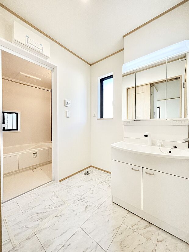 広々とゆとりのあるランドリースペース。  