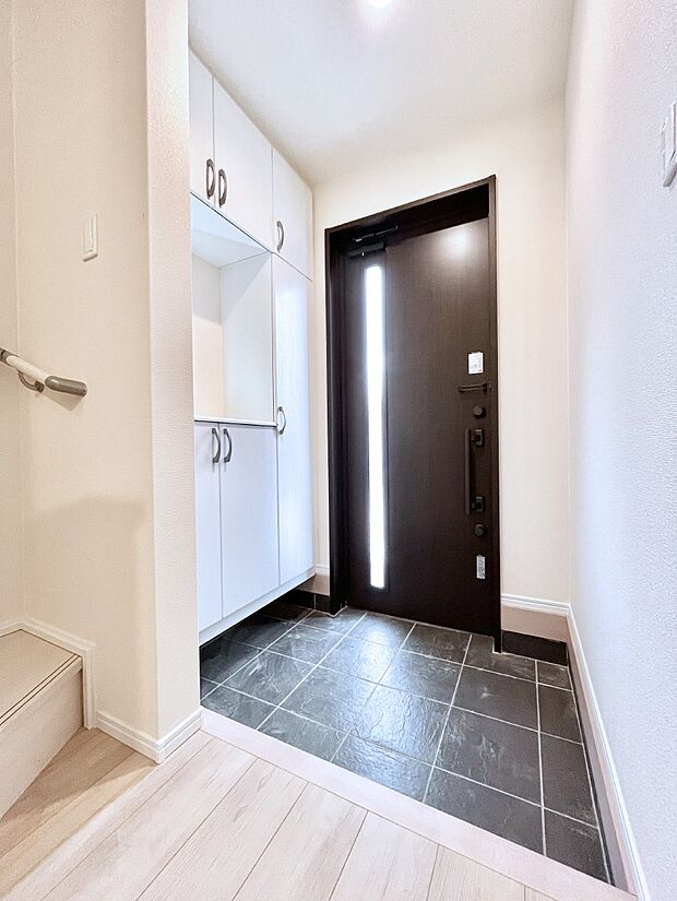 飾り棚を利用して、お越しいただくお客様をおもてなしできます。