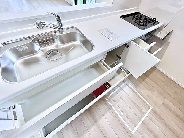 使いやすさを優先したスライド式収納タイプ！