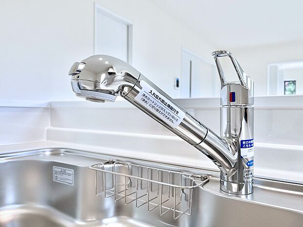 いつでも清潔なおいしいお水を。一つの水栓で水道水と浄水を使い分け。