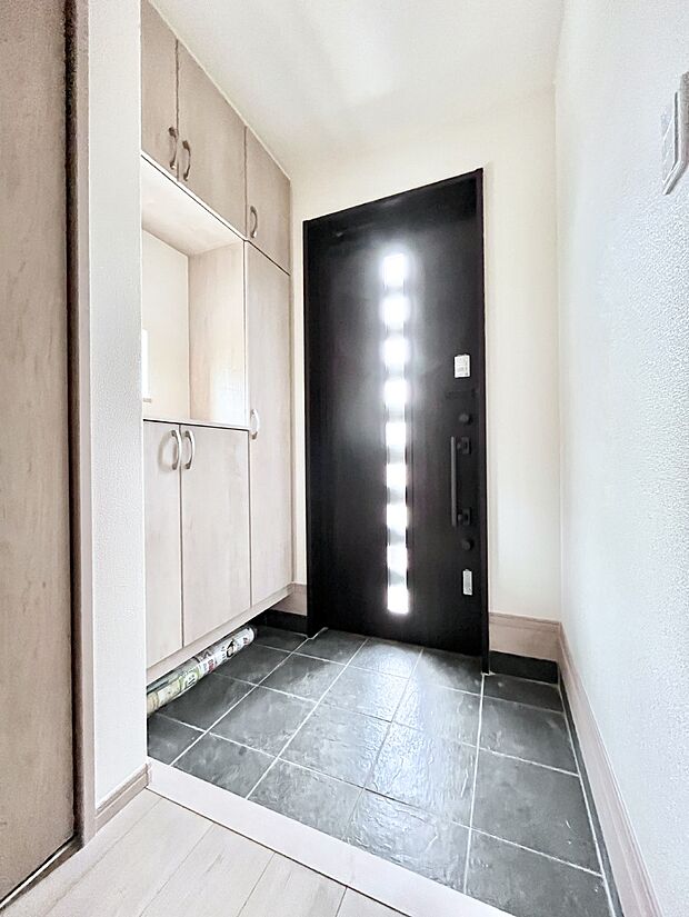 飾り棚を利用して、お越しいただくお客様をおもてなしできます。