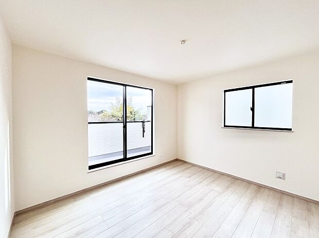 2面採光なので、明るく風通しも良く心地良い生活が送れます。