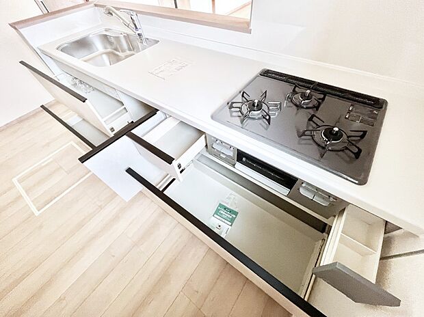 使いやすさを優先したスライド式収納タイプ！