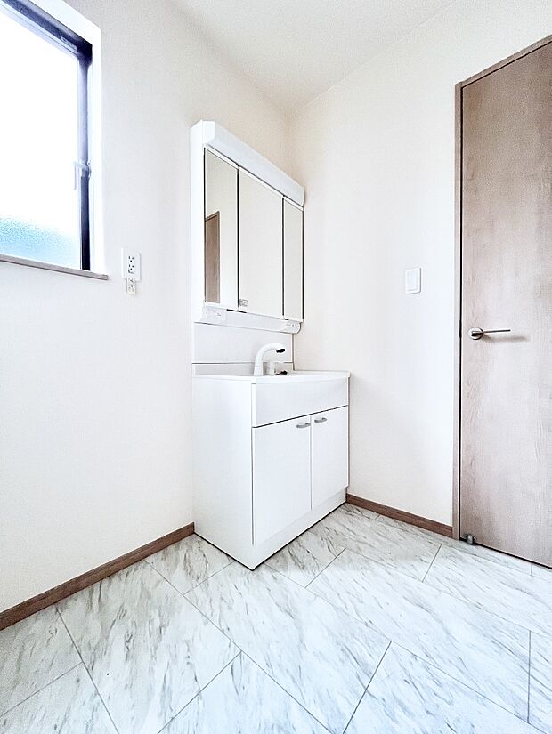 清潔感のある快適空間です。毎日の身支度も気持ち良くお使い頂けます。 