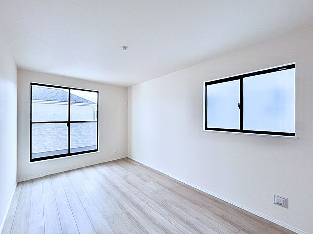 明るいバルコニーサイドに洋室を設置。目覚めの良い寝室に。