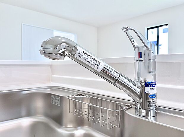 いつでも清潔なおいしいお水を。一つの水栓で水道水と浄水を使い分け。