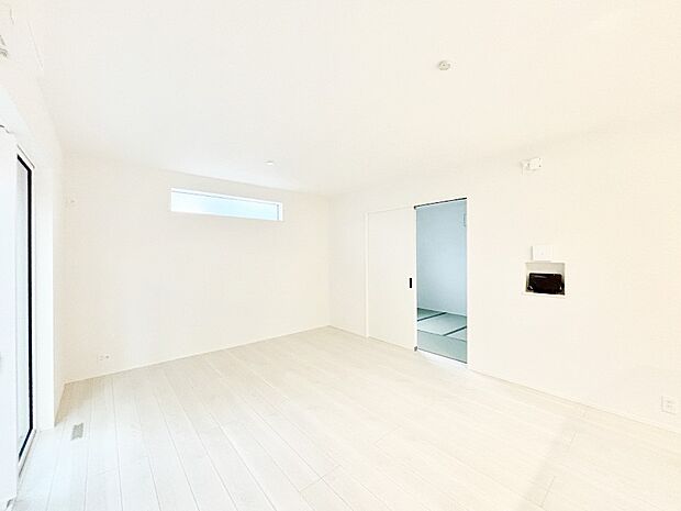 穏やかな陽だまりに包まれる、居心地の良いリビングで家族団らん!