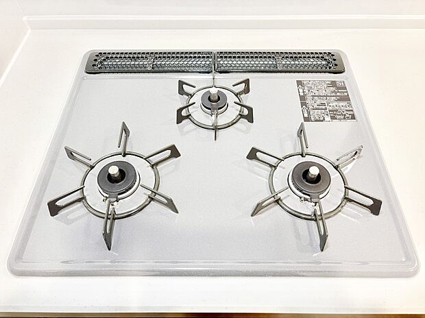 ガスコンロはSiセンサー搭載。火力調節や焦げ付き・消し忘れも防いでくれます。