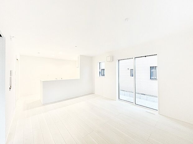 家族の笑顔が自然と生まれてくる、そんな雰囲気のダイニングに仕上がっています。