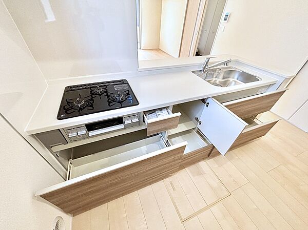 使いやすさを優先したスライド式収納タイプ！