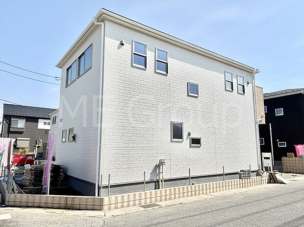 洗練された外観、上質な住空間が広がる室内は永く安心して過ごせる住居です。