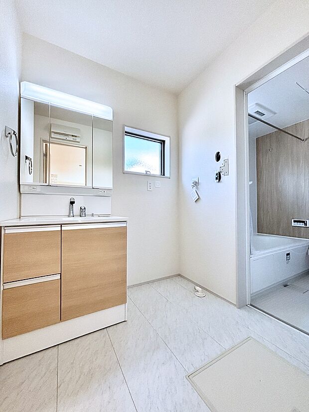 広々とゆとりのあるランドリースペース。