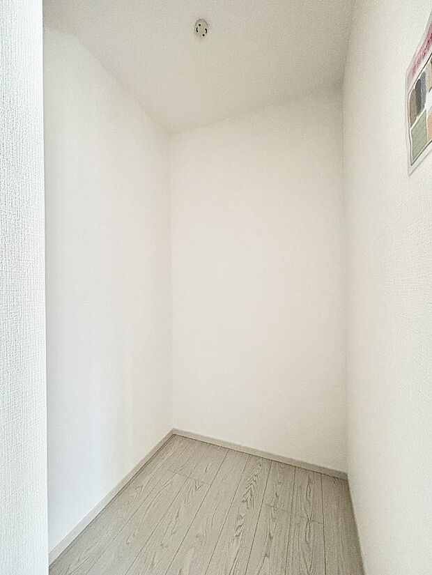 ウォークインクローゼットの活用で生活空間スッキリ