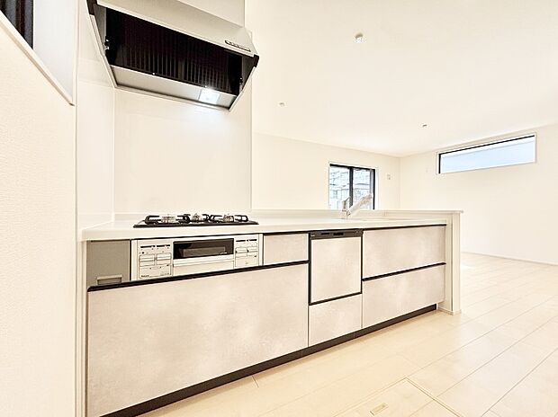 広々とした使い勝手の良いキッチンで日々のお料理も楽しくなりそう