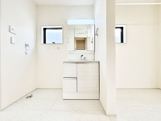 収納力と機能性に優れた洗面化粧台