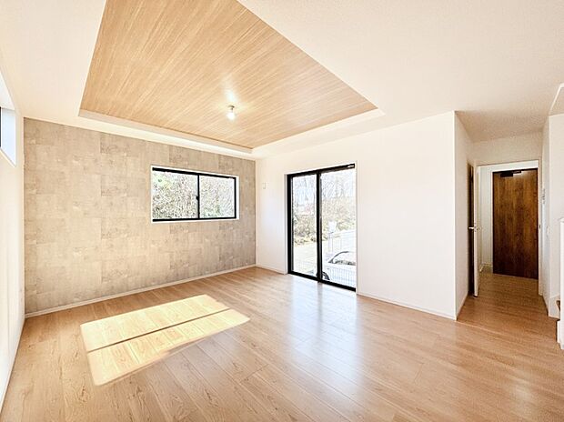 折上天井は立体的な奥行きがあるので、天井が広く見えて開放的な空間を演出できます。