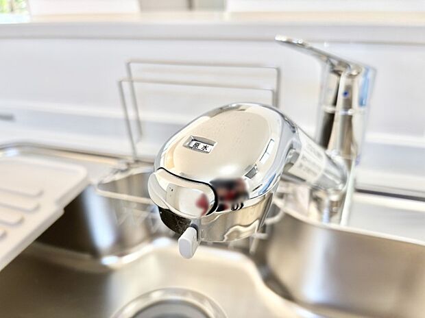 いつでも清潔なおいしいお水を。一つの水栓で水道水と浄水を使い分け。