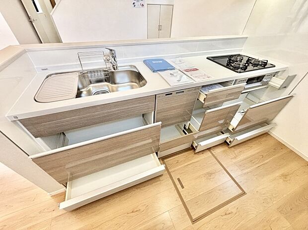 使いやすさを優先したスライド式収納タイプ!