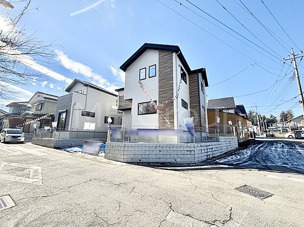 角地なので日当たりも良く、お家が堂々として見えます。