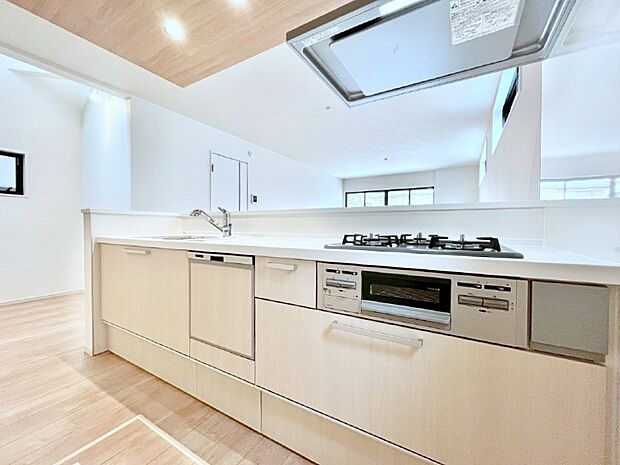 広々とした使い勝手の良いキッチンで日々のお料理も楽しくなりそう