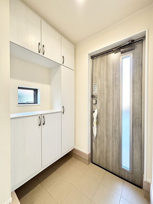 飾り棚を利用して、お越しいただくお客様をおもてなしできます。