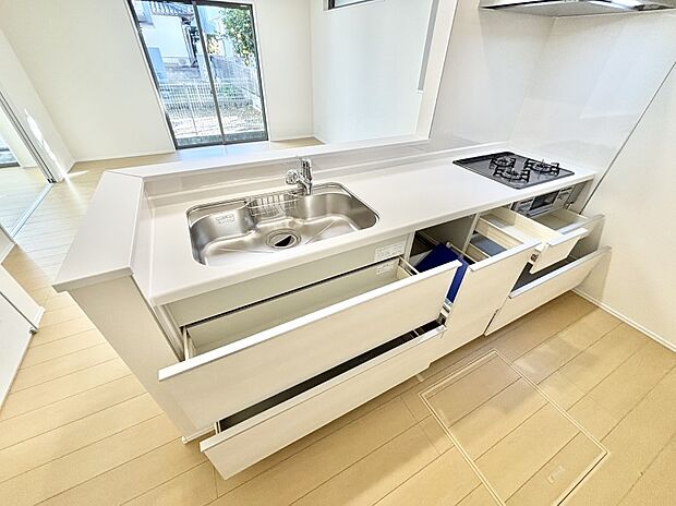 使いやすさを優先したスライド式収納タイプ！