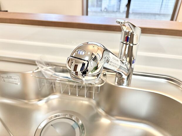 いつでも清潔なおいしいお水を。一つの水栓で水道水と浄水を使い分け。