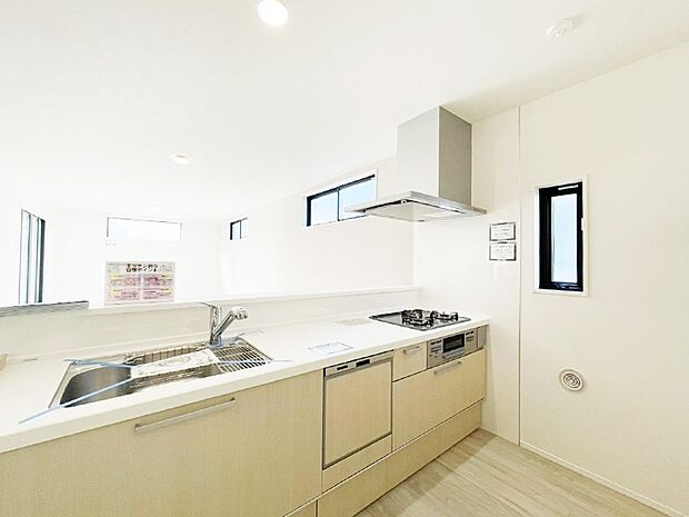 広々とした使い勝手の良いキッチンで日々のお料理も楽しくなりそう