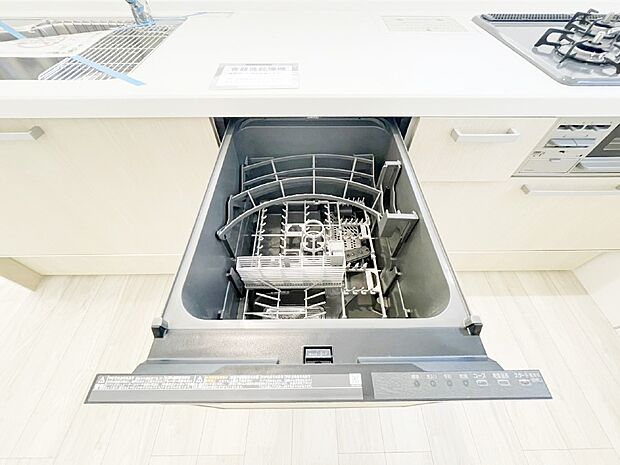 面倒なお片づけは食洗機にお任せ！家事の負担が減って、時間にも気持ちにもゆとりができます。