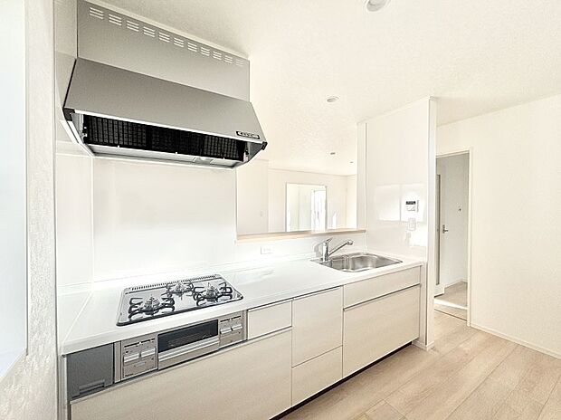 料理をしながらでもご家族との会話を楽しめる対面キッチン