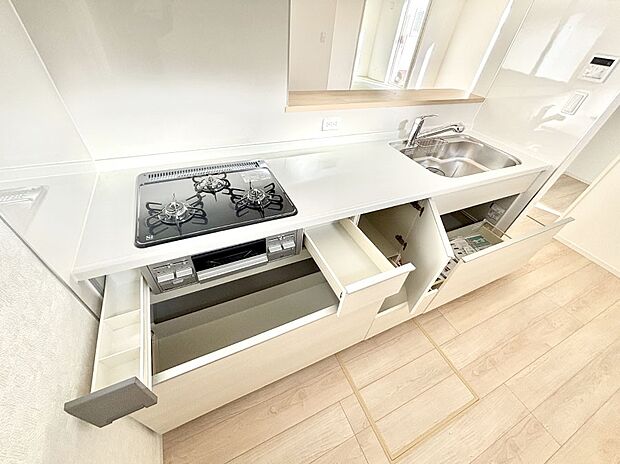 使いやすさを優先したスライド式収納タイプ！