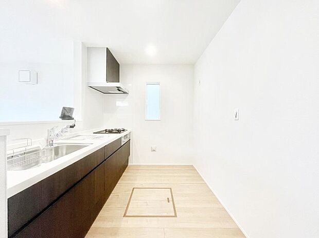 ゆとりあるキッチンスペースでお料理や食後の後片付けもスムーズに！