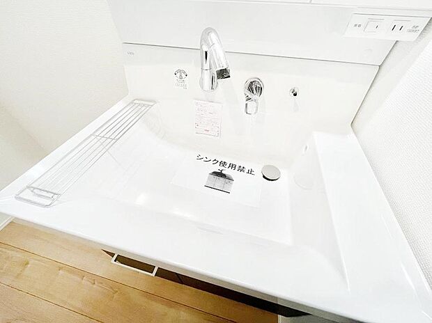 ハンドシャワー付き！使いやすい洗面台。