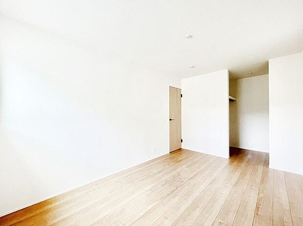 大容量の収納力が嬉しいWIC付きのお部屋でゆったりリラックスタイム!