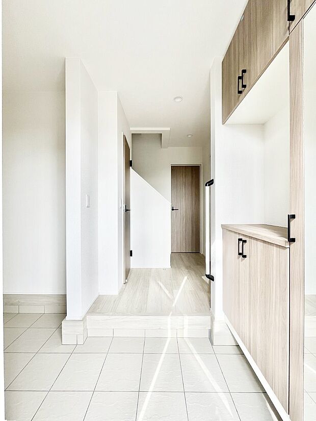 家族の帰宅やお客様をあたたかく迎える玄関