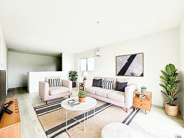 落ち着いた雰囲気のLDKは家族みんなの快適空間※家具はCGです