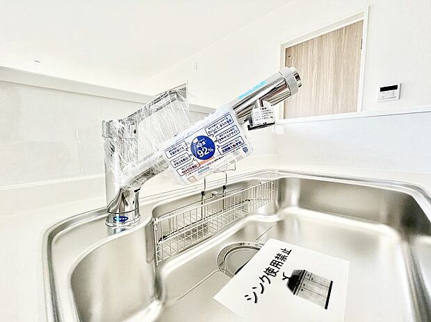 いつでも清潔なおいしいお水を。一つの水栓で水道水と浄水を使い分け。