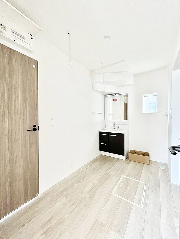 清潔感ある洗面化粧室で朝の身支度も快適