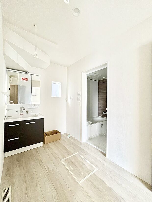 キッチンとの動線を考慮した水廻り集中設計で忙しい時間の家事もラクラク